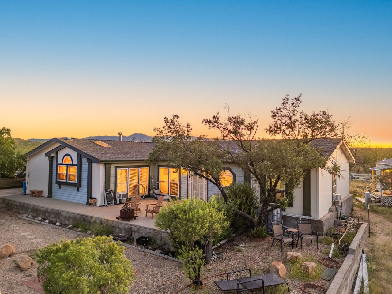 listing, photo 1