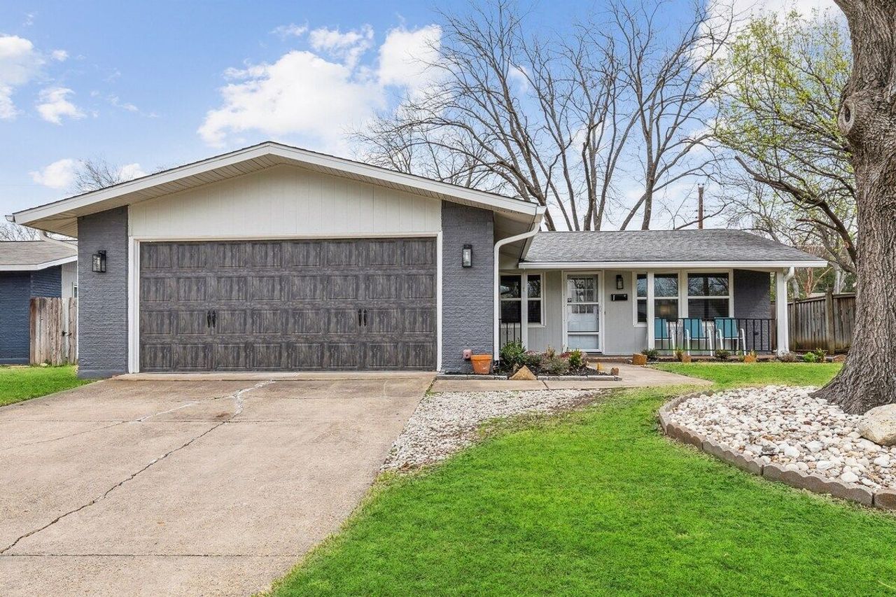listing, photo 1