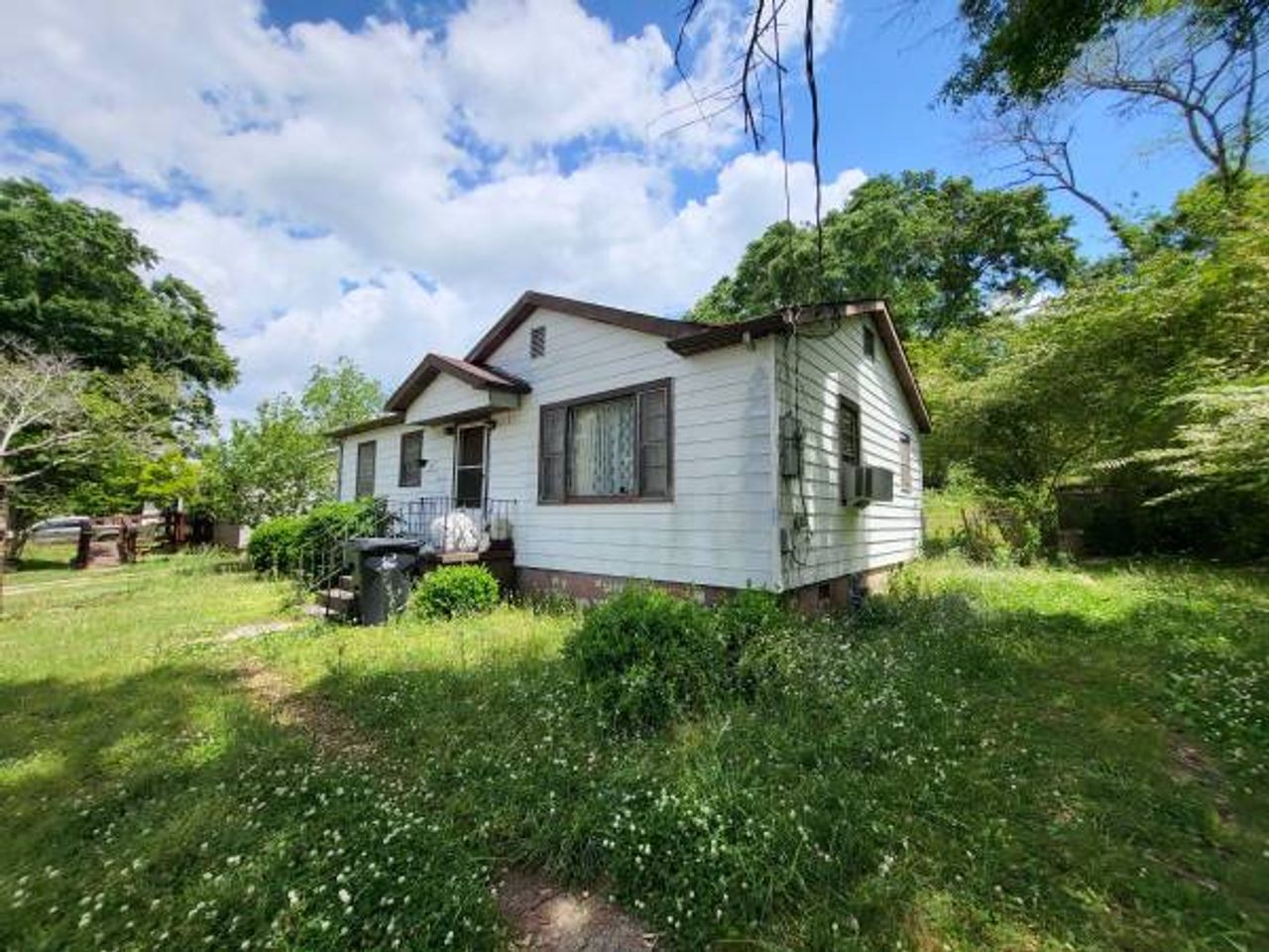 listing, photo 1