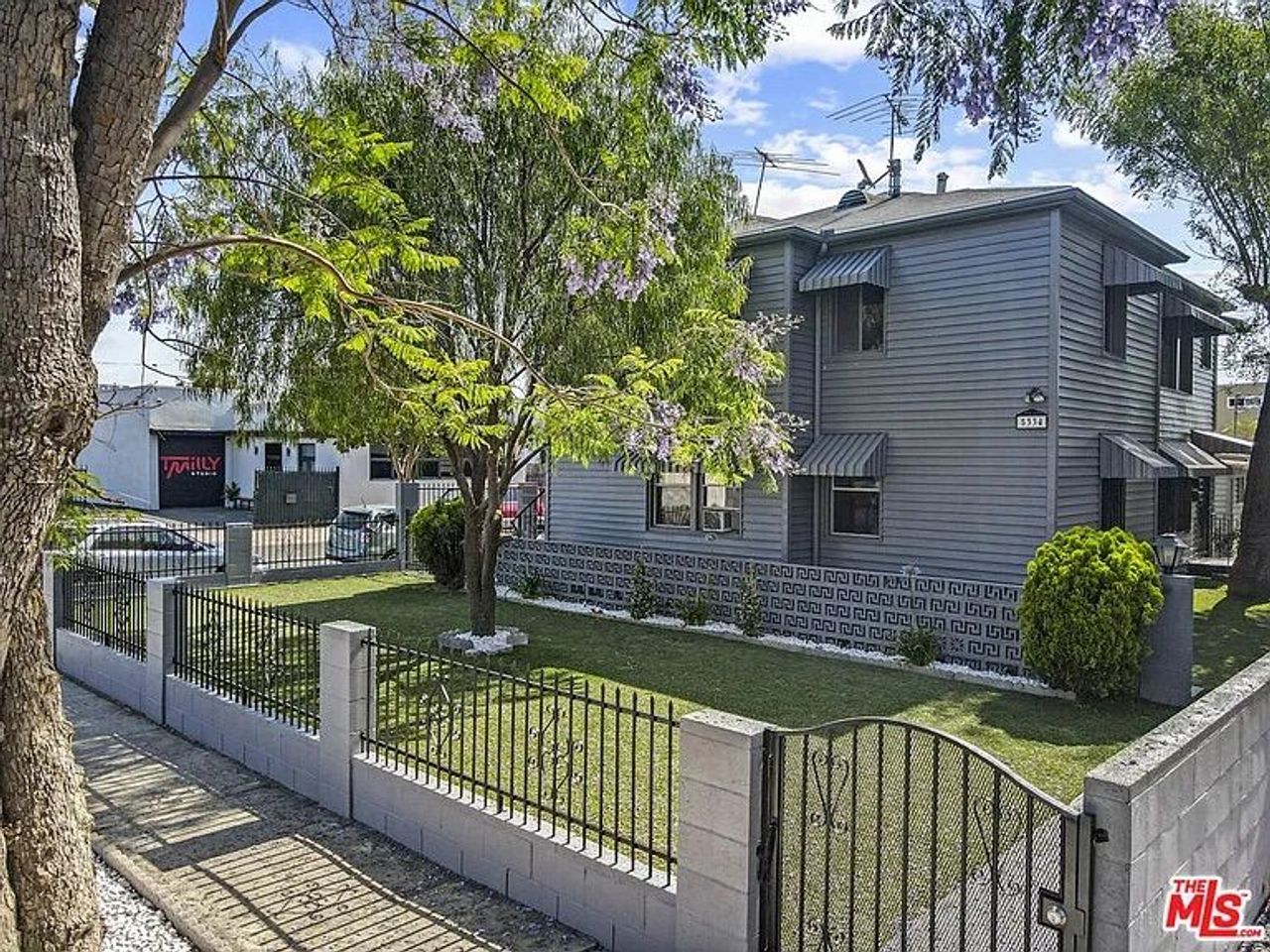 listing, photo 1