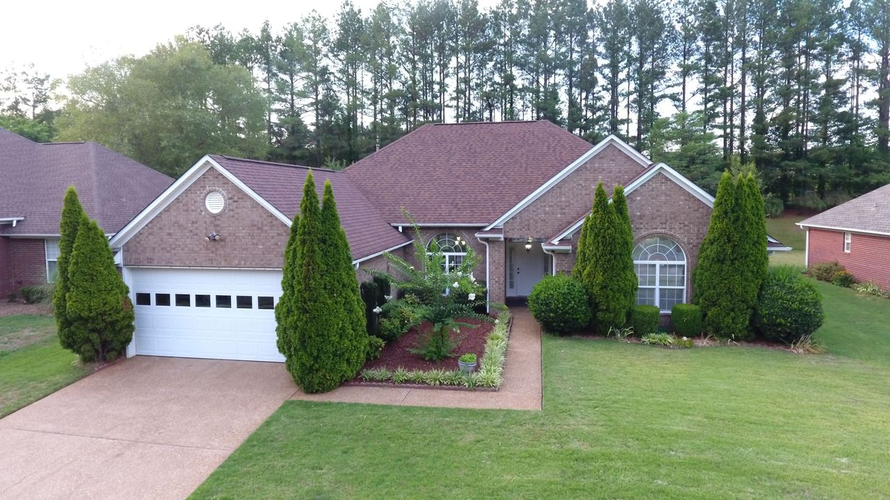 listing, photo 1