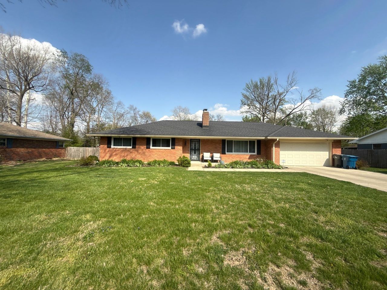 listing, photo 1