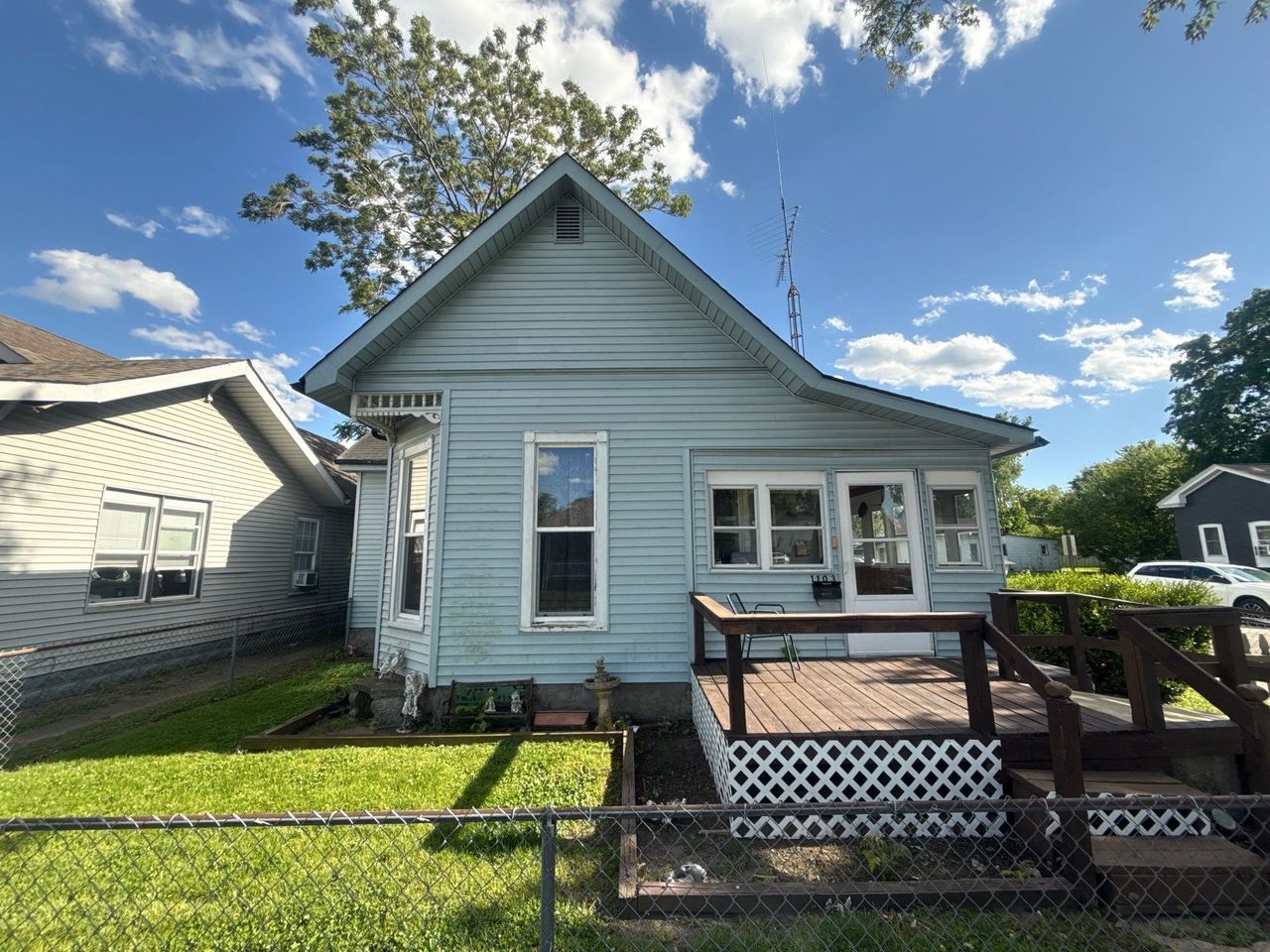 listing, photo 1
