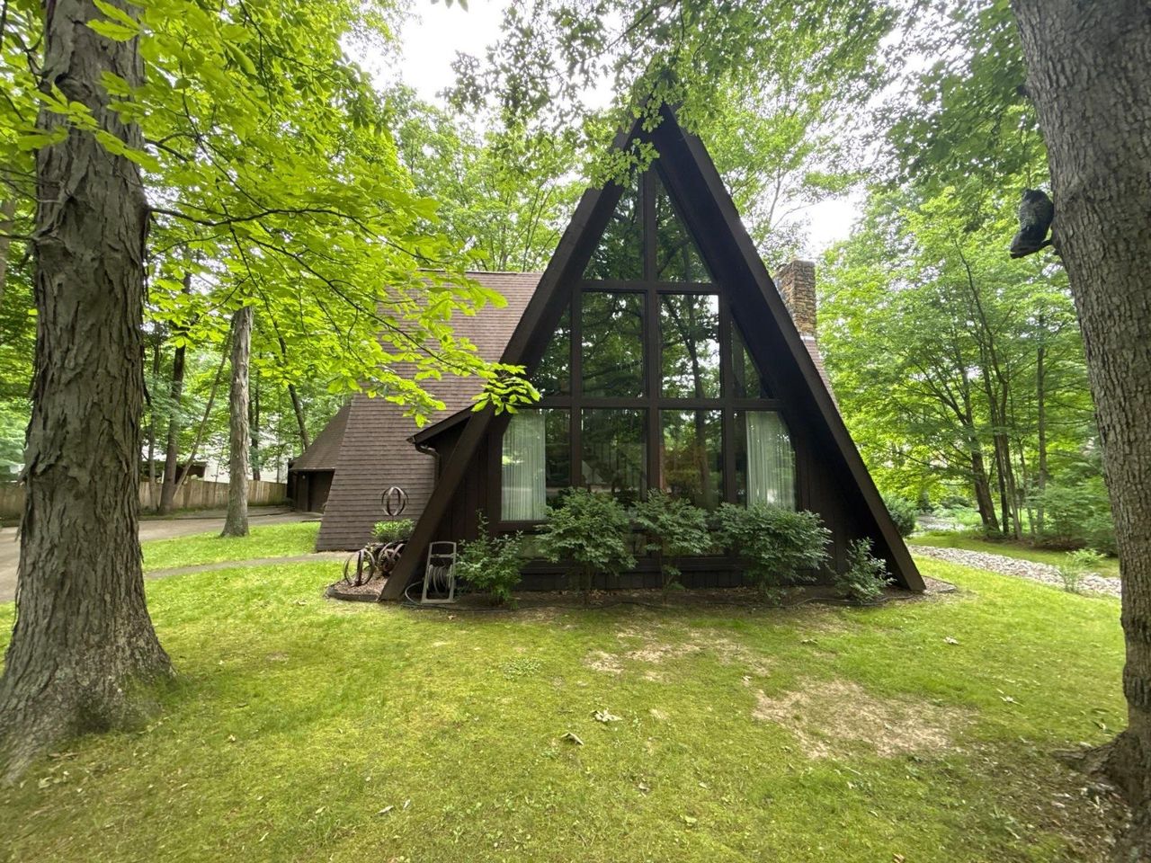 listing, photo 1