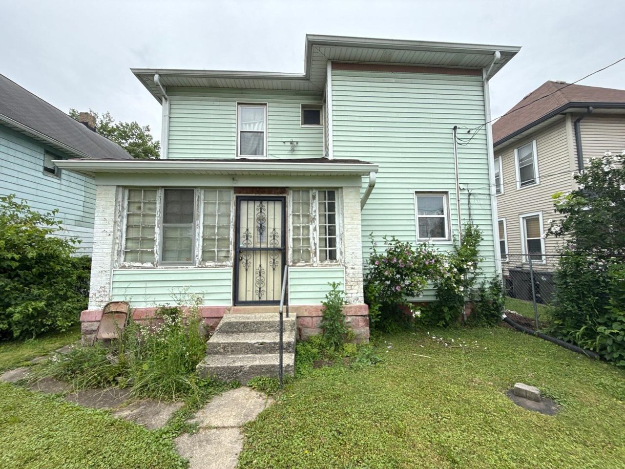 listing, photo 1