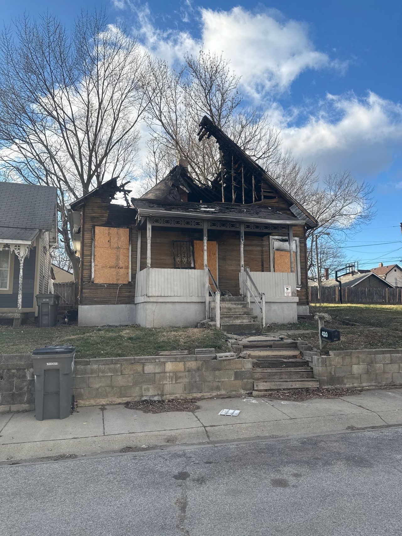 listing, photo 1