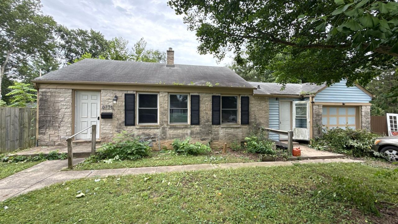 listing, photo 1