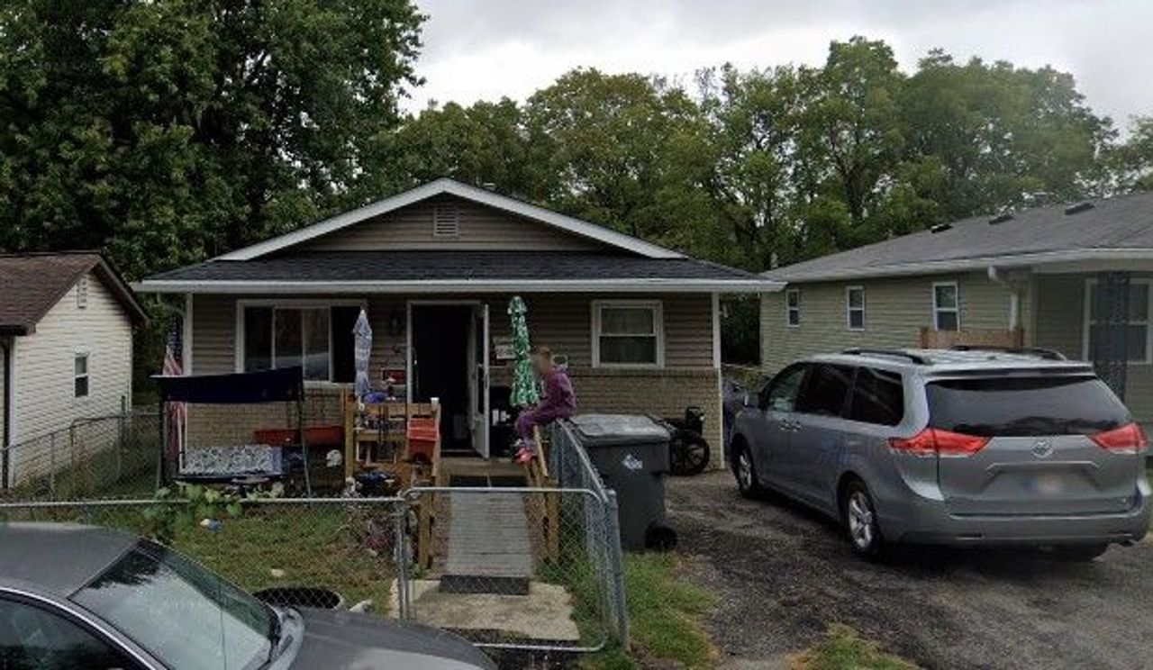 listing, photo 1