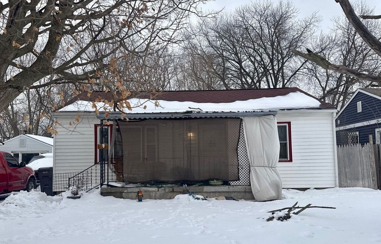 listing, photo 1