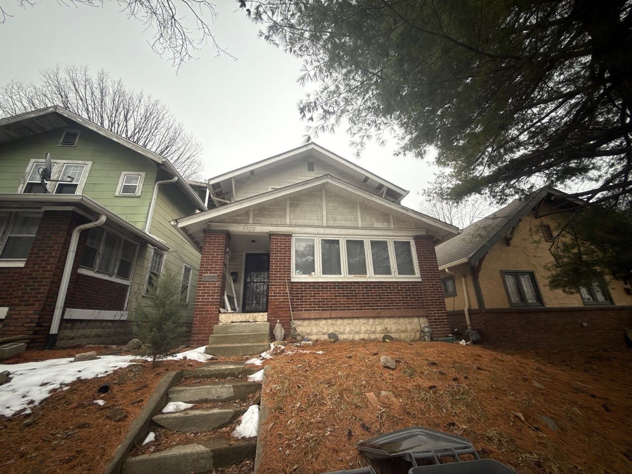 listing, photo 1