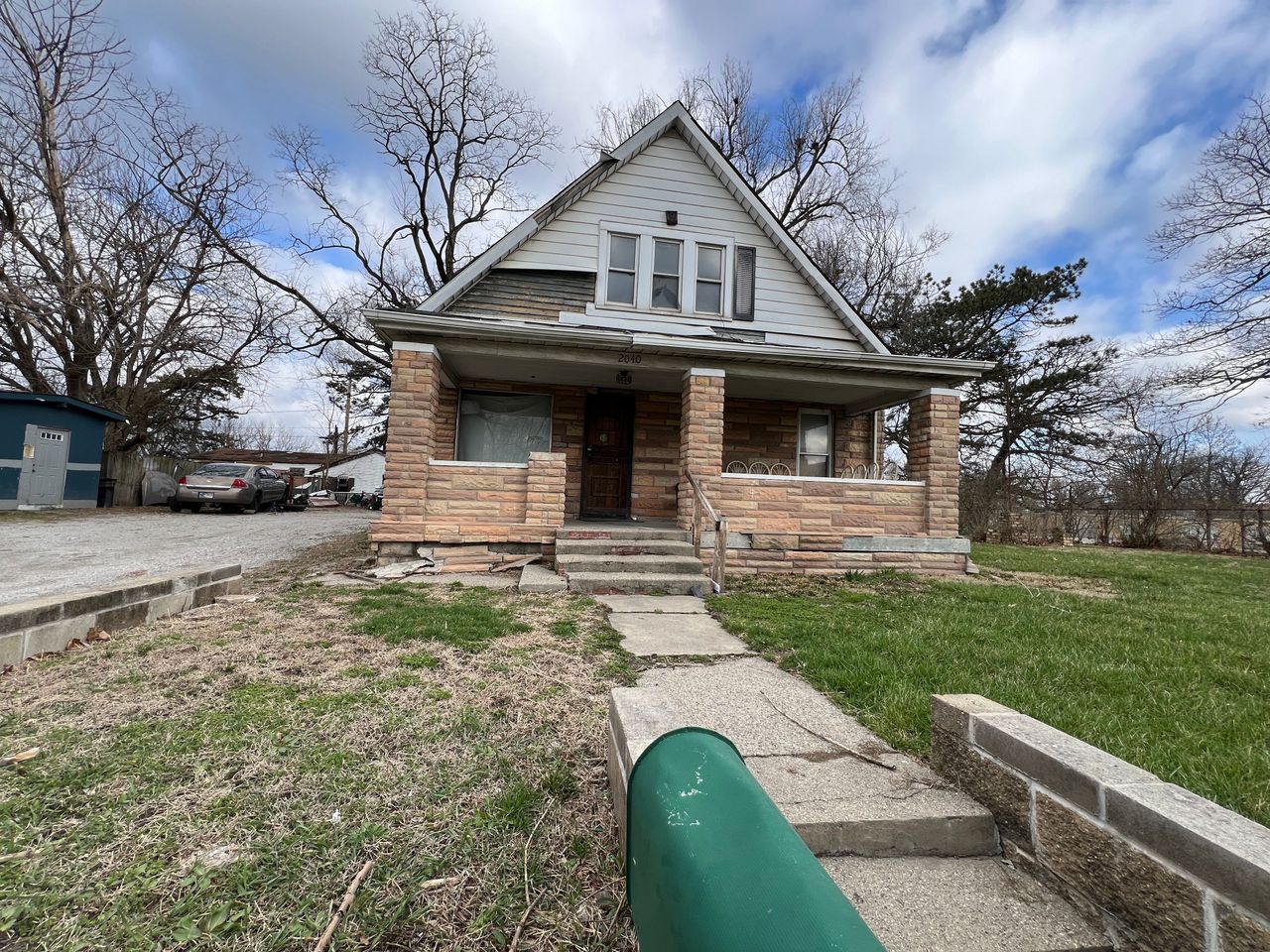 listing, photo 1