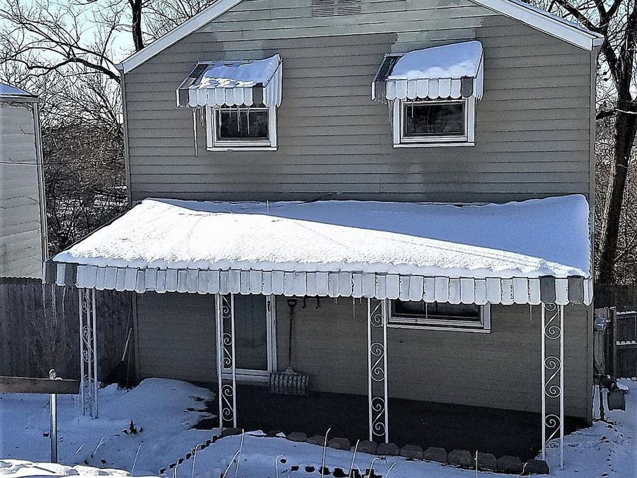 listing, photo 1