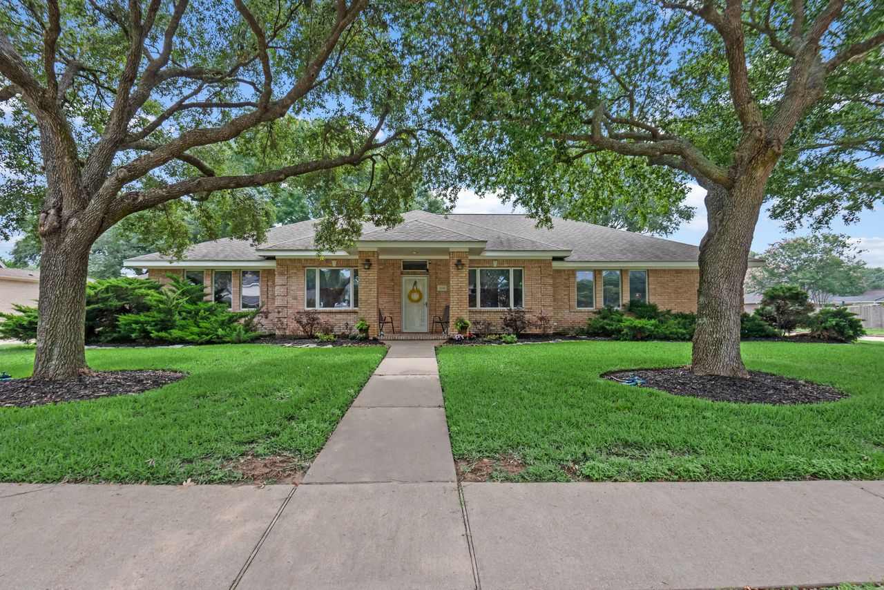 listing, photo 1