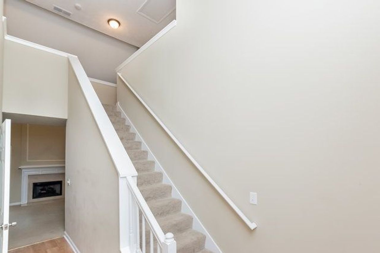listing, photo 1