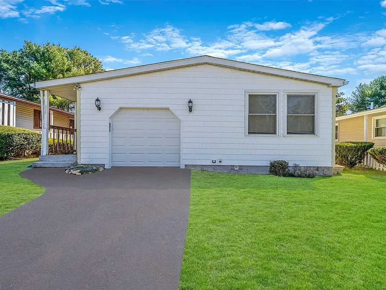 listing, photo 1