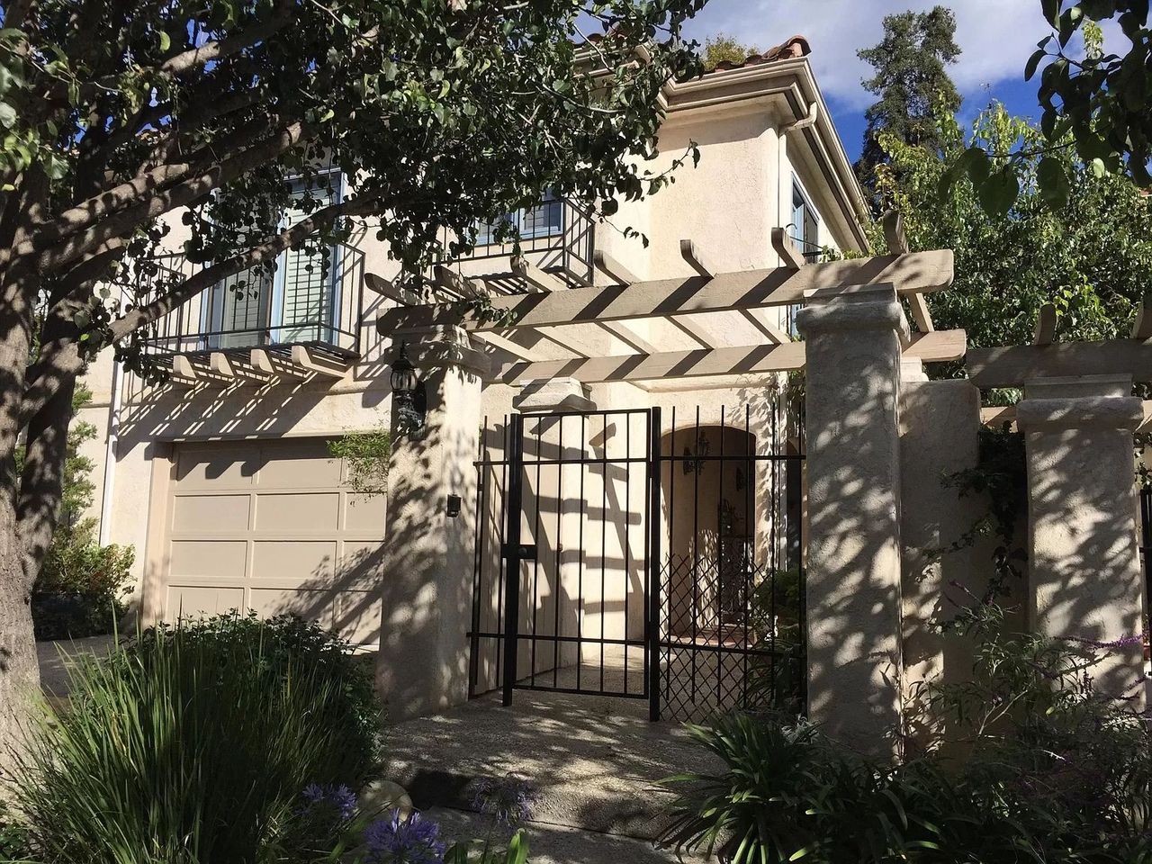 listing, photo 1