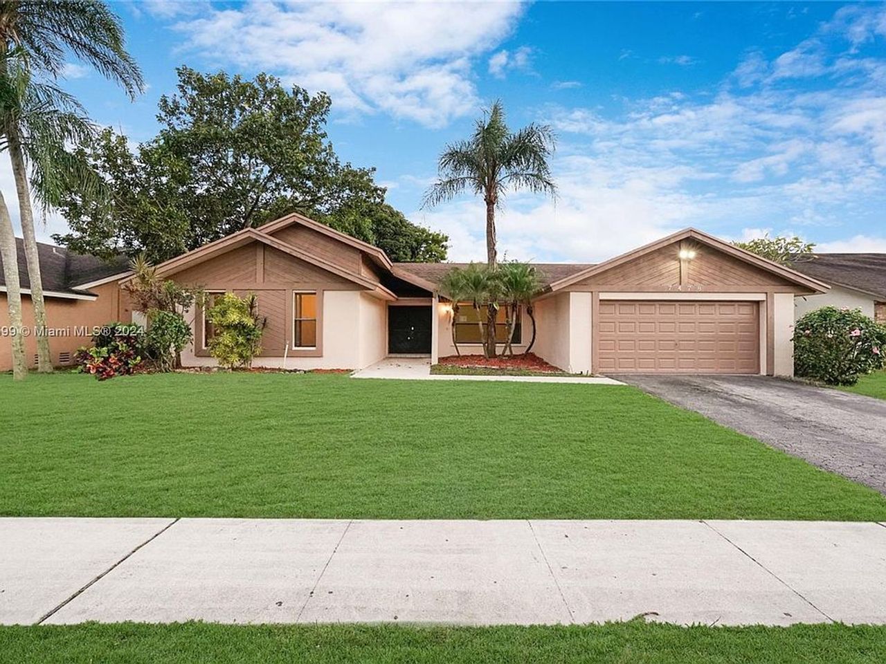 listing, photo 1