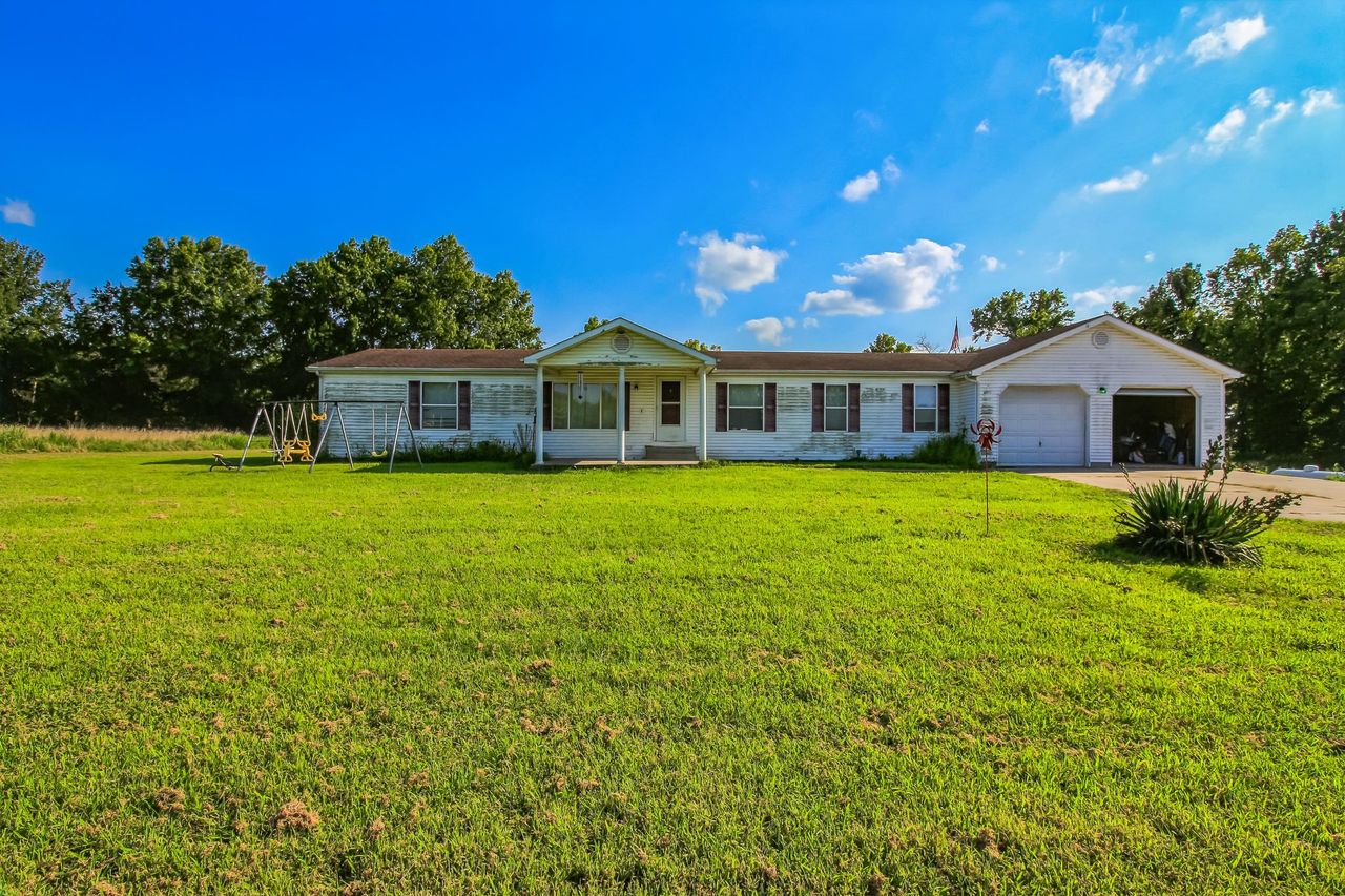 listing, photo 1