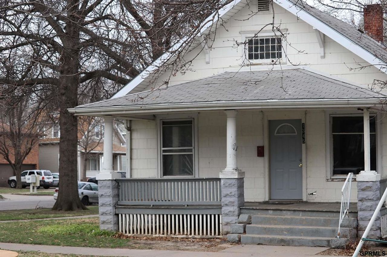 listing, photo 1