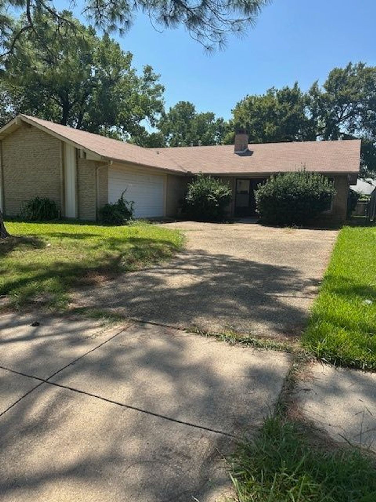 listing, photo 1