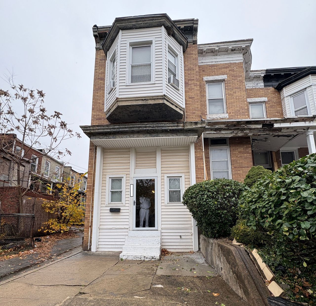 listing, photo 1