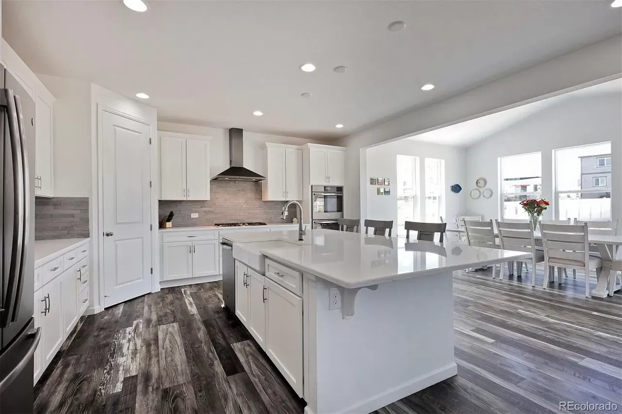 listing, photo 1