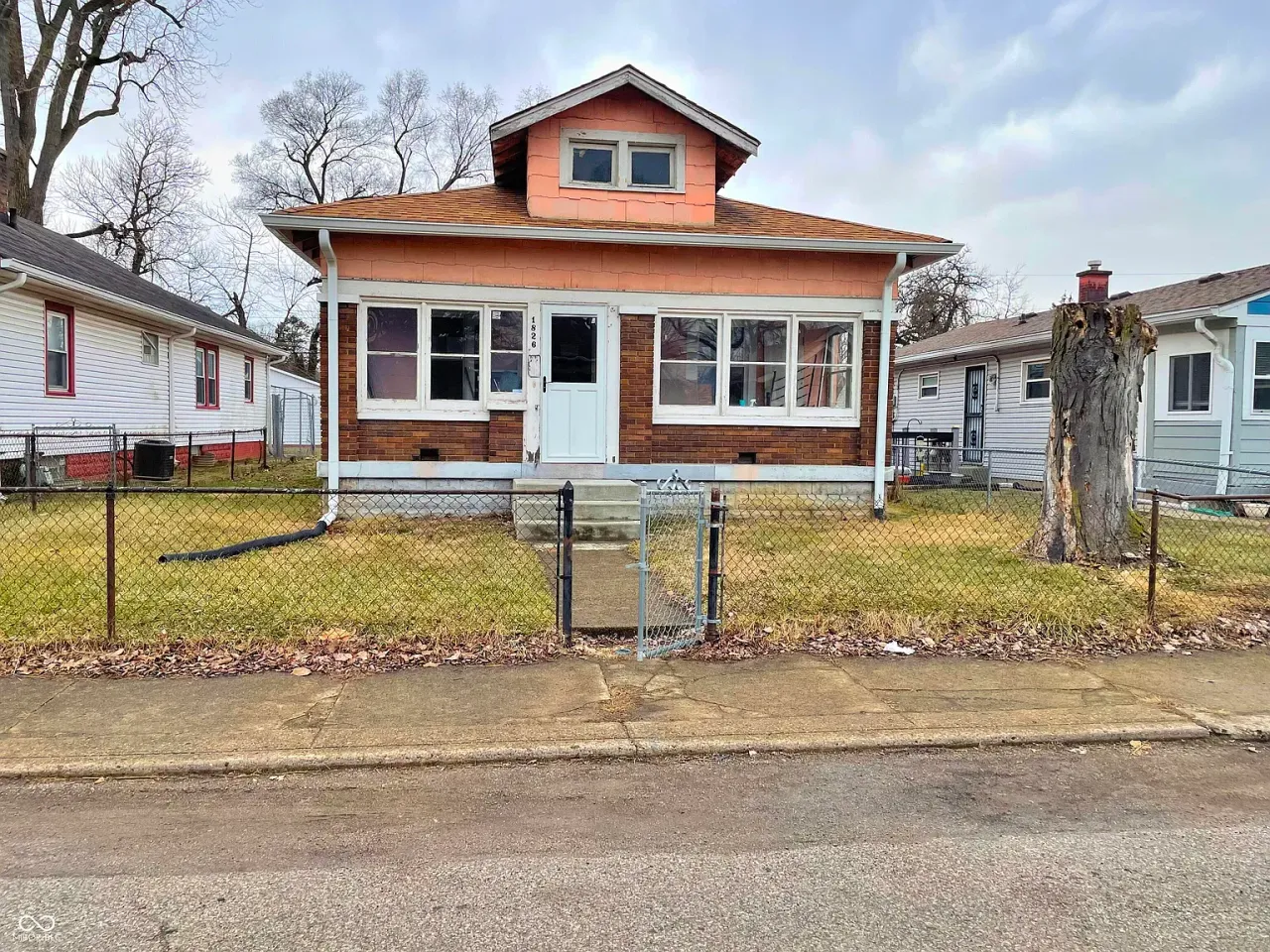 listing, photo 1