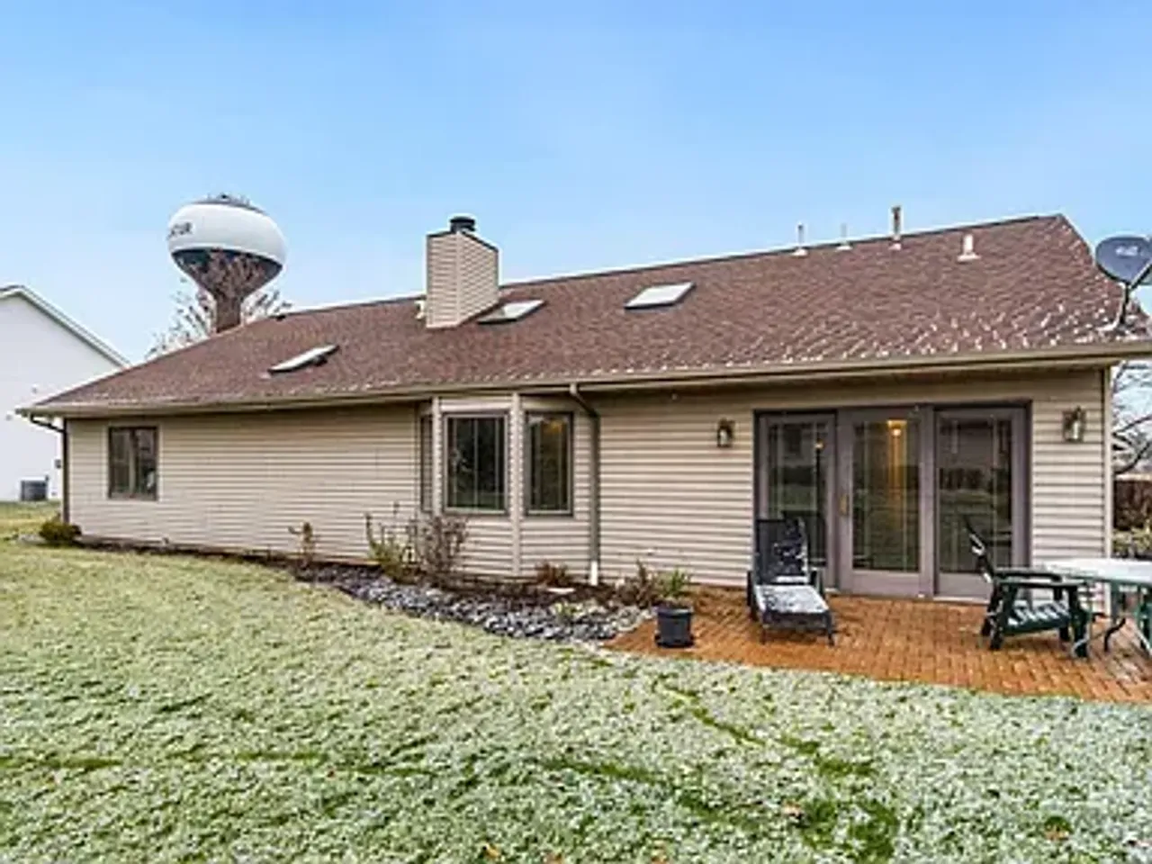 listing, photo 1