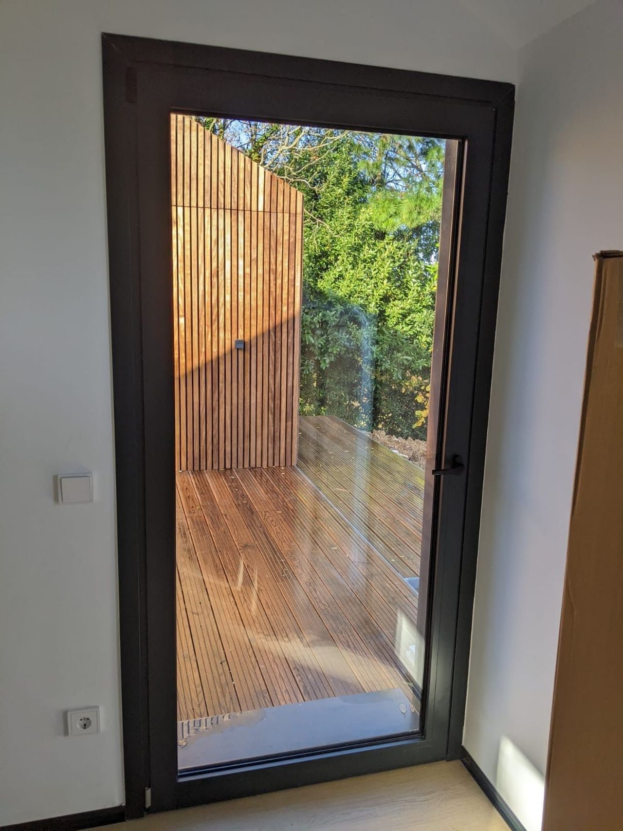 listing, photo 1