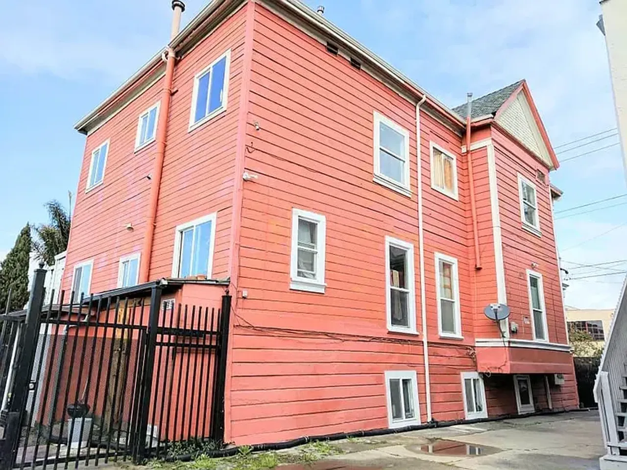 listing, photo 1