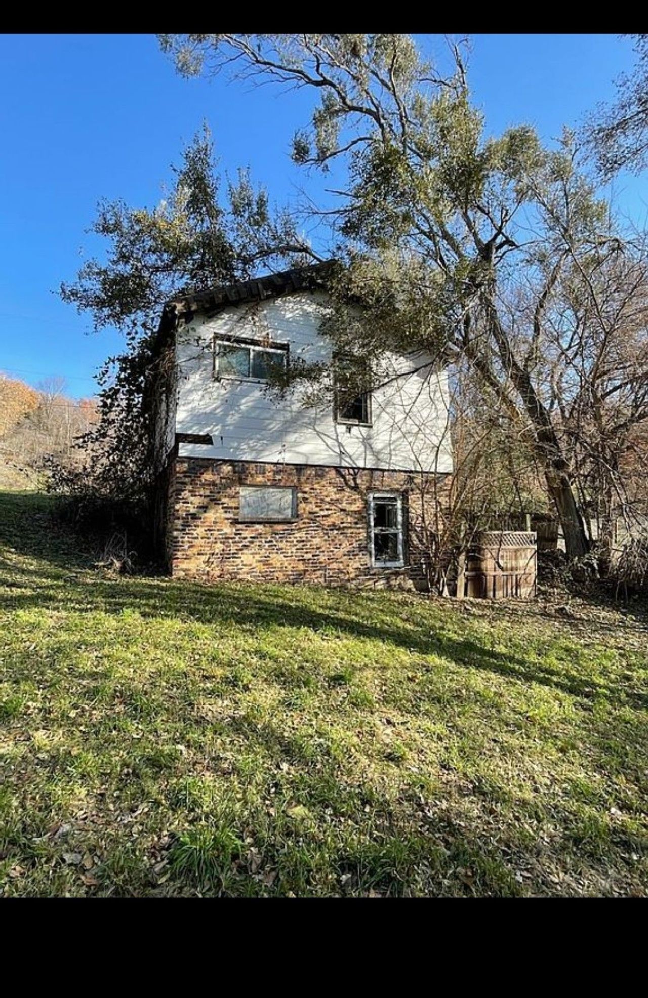 listing, photo 1