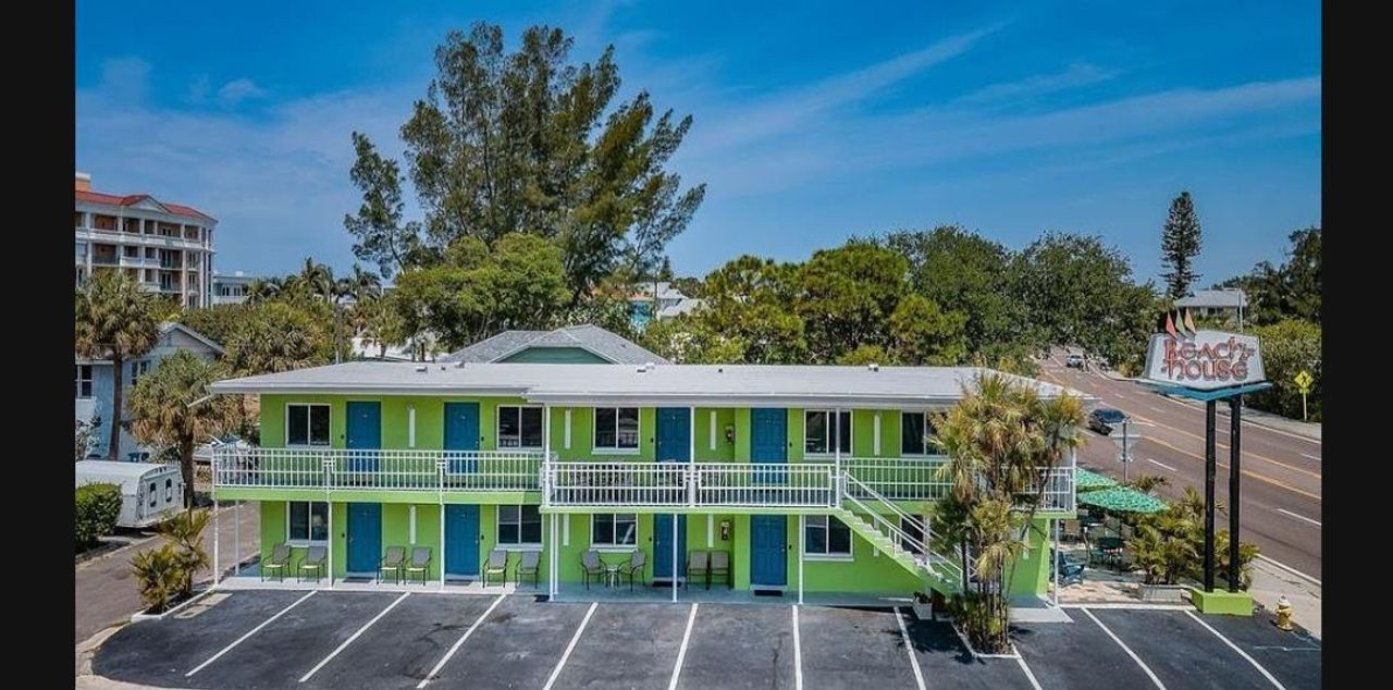 listing, photo 1