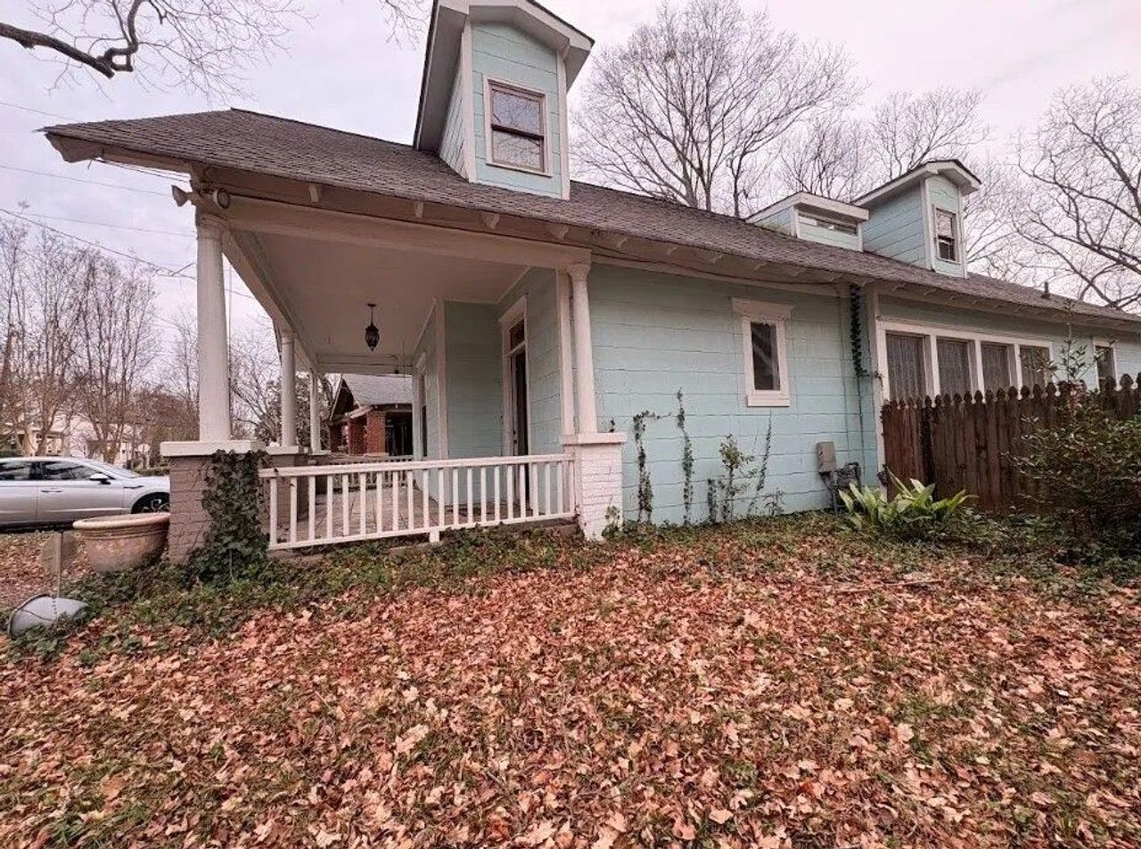 listing, photo 1