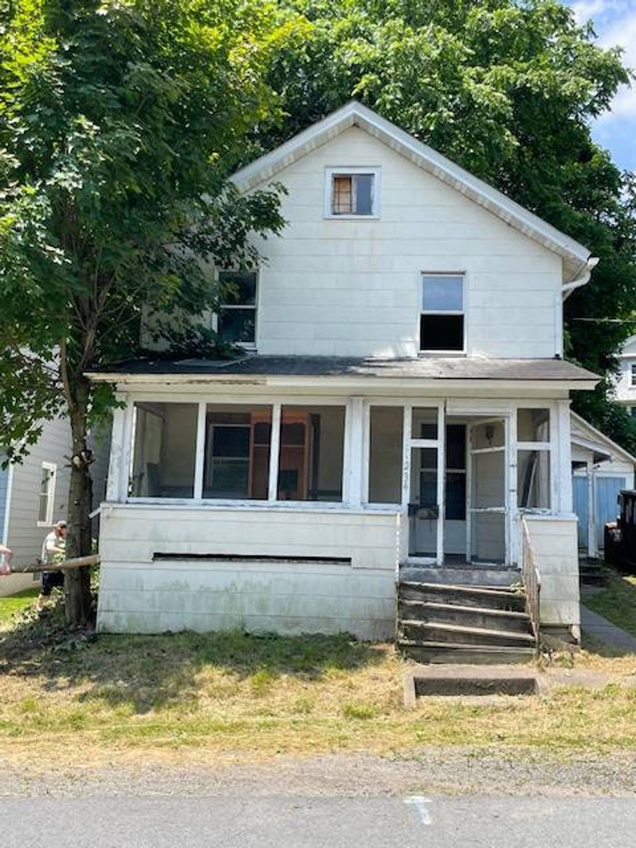 listing, photo 1