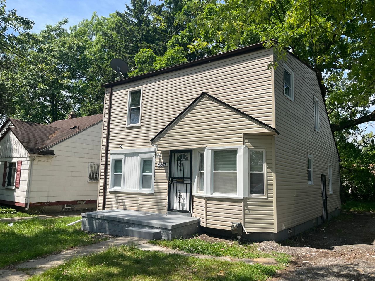 listing, photo 1