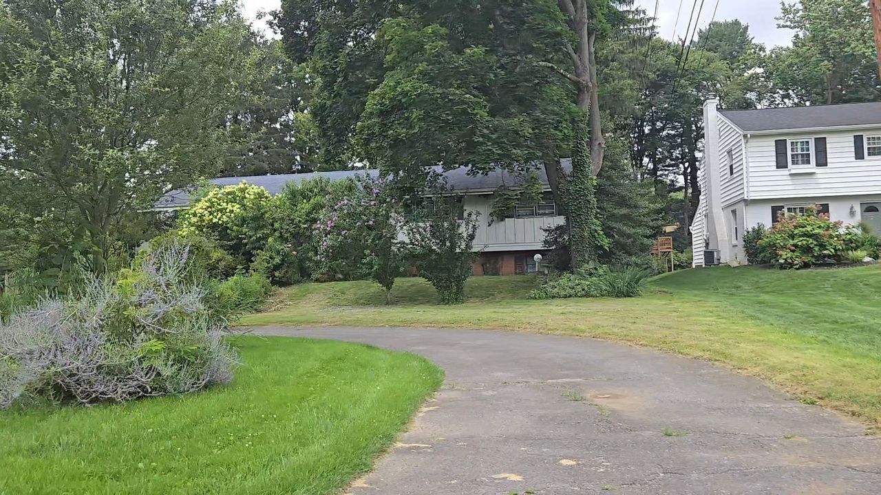 listing, photo 1