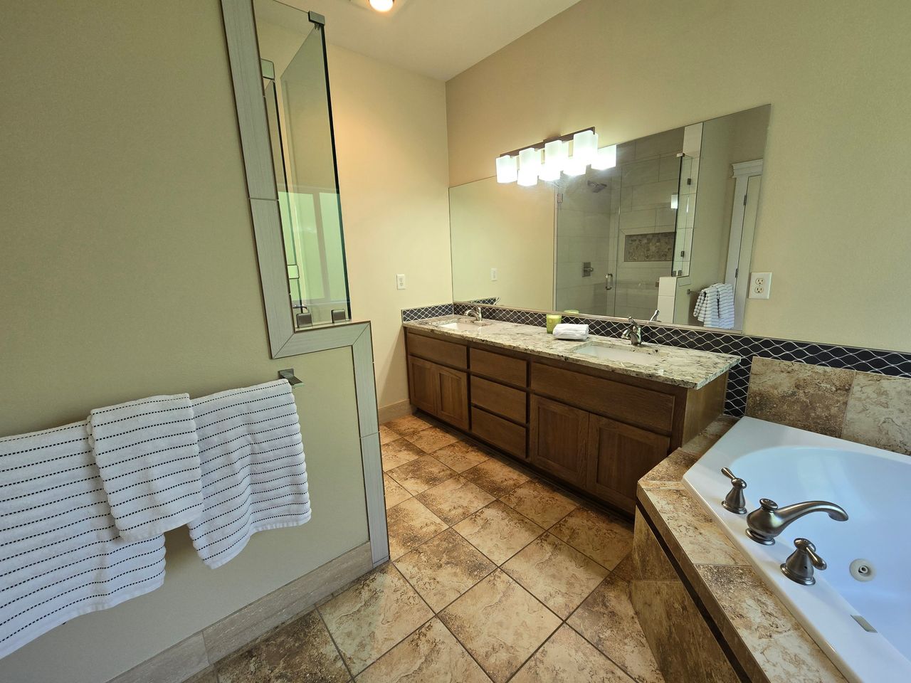 listing, photo 1