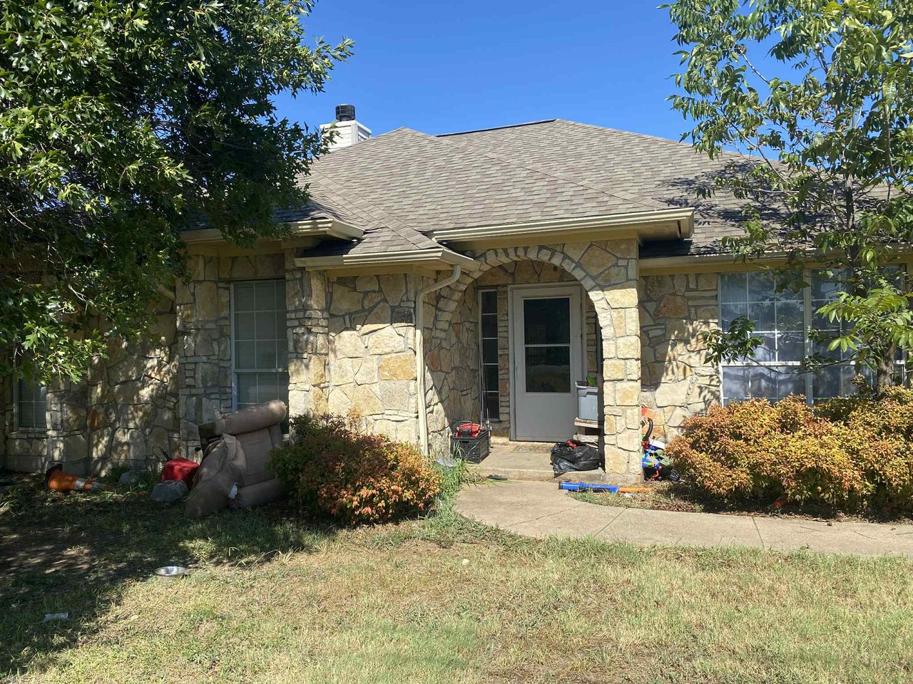 listing, photo 1