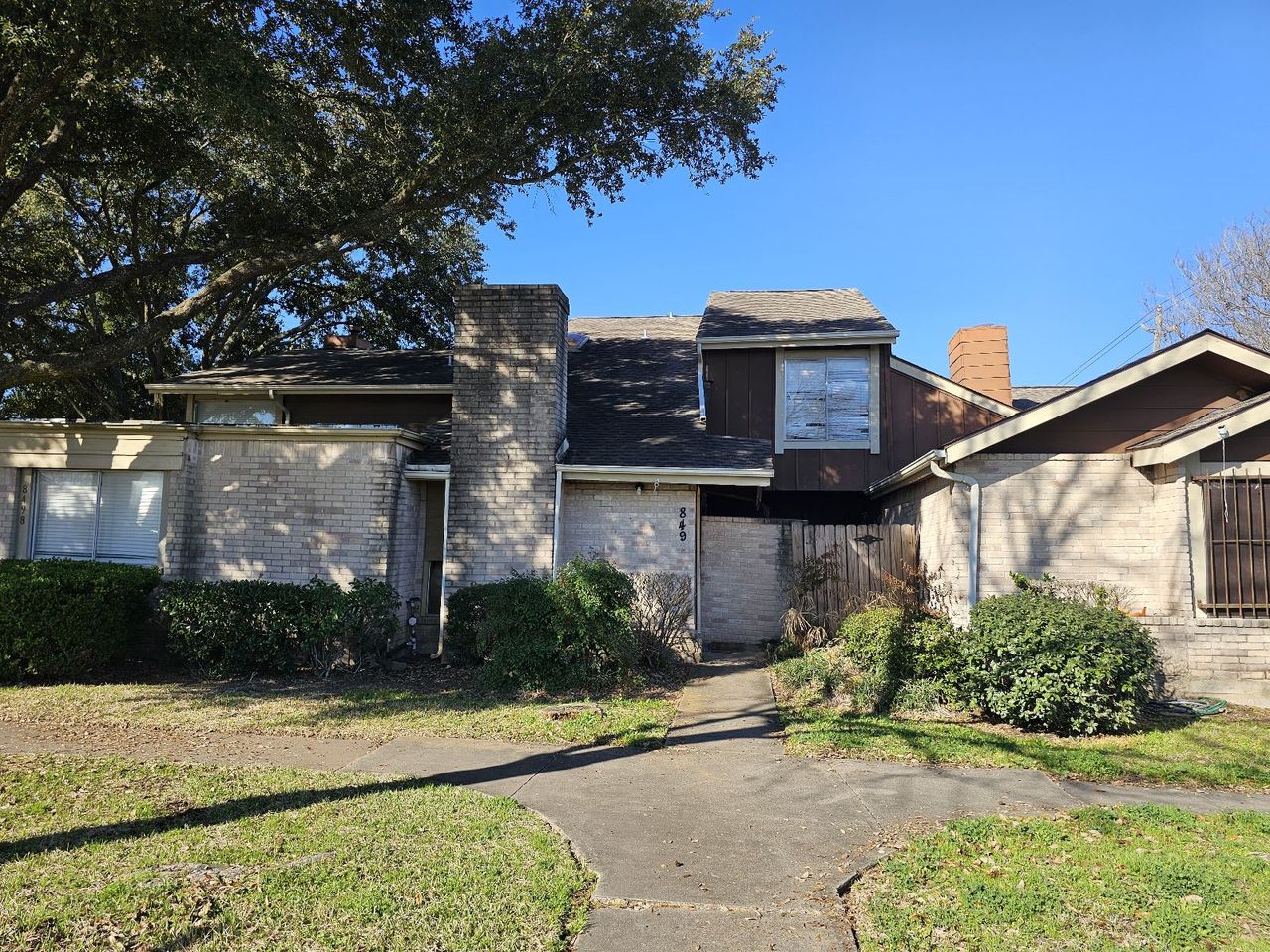 listing, photo 1