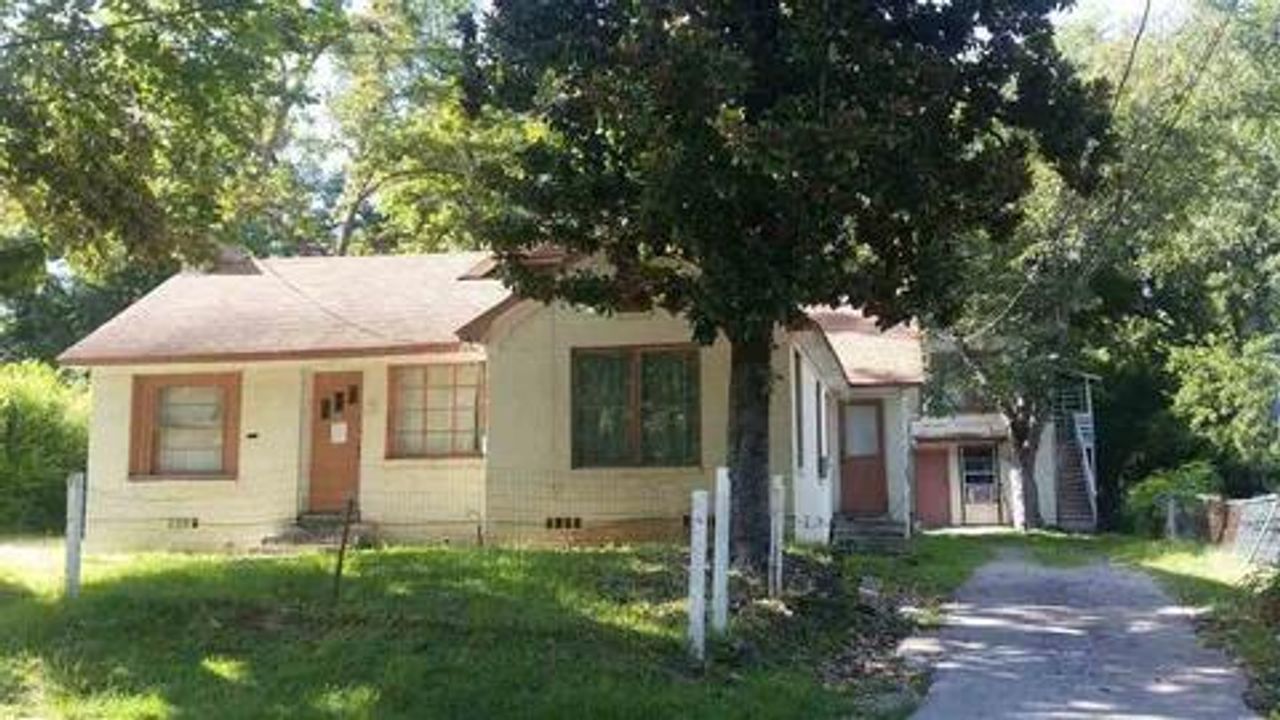 listing, photo 1