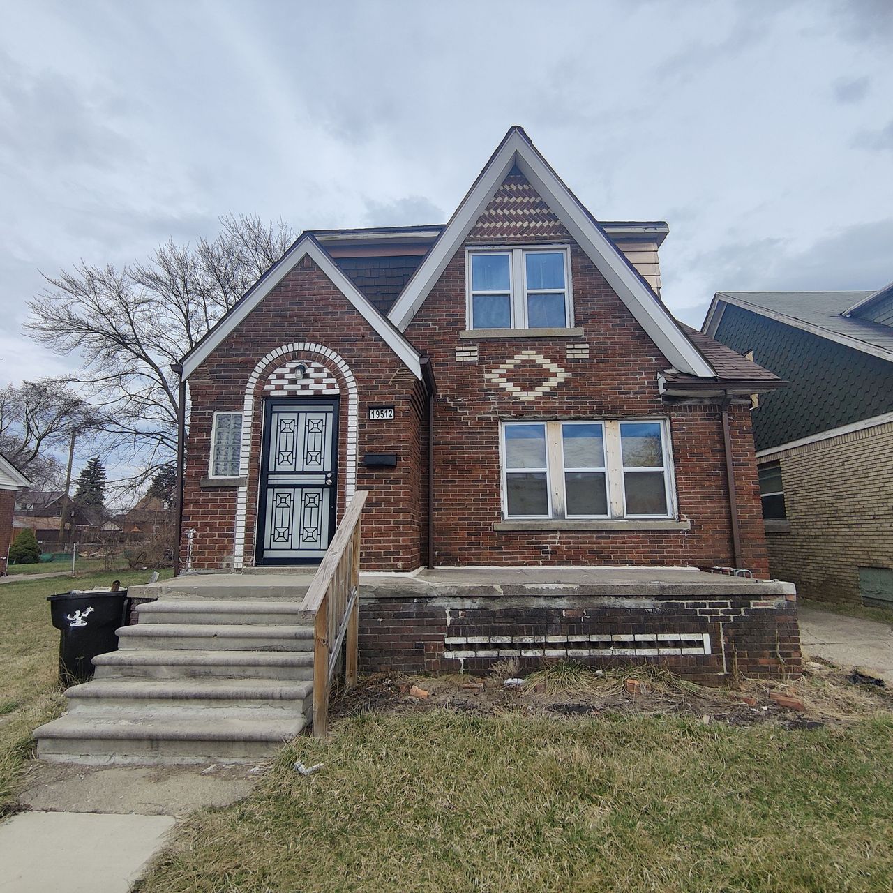 listing, photo 1