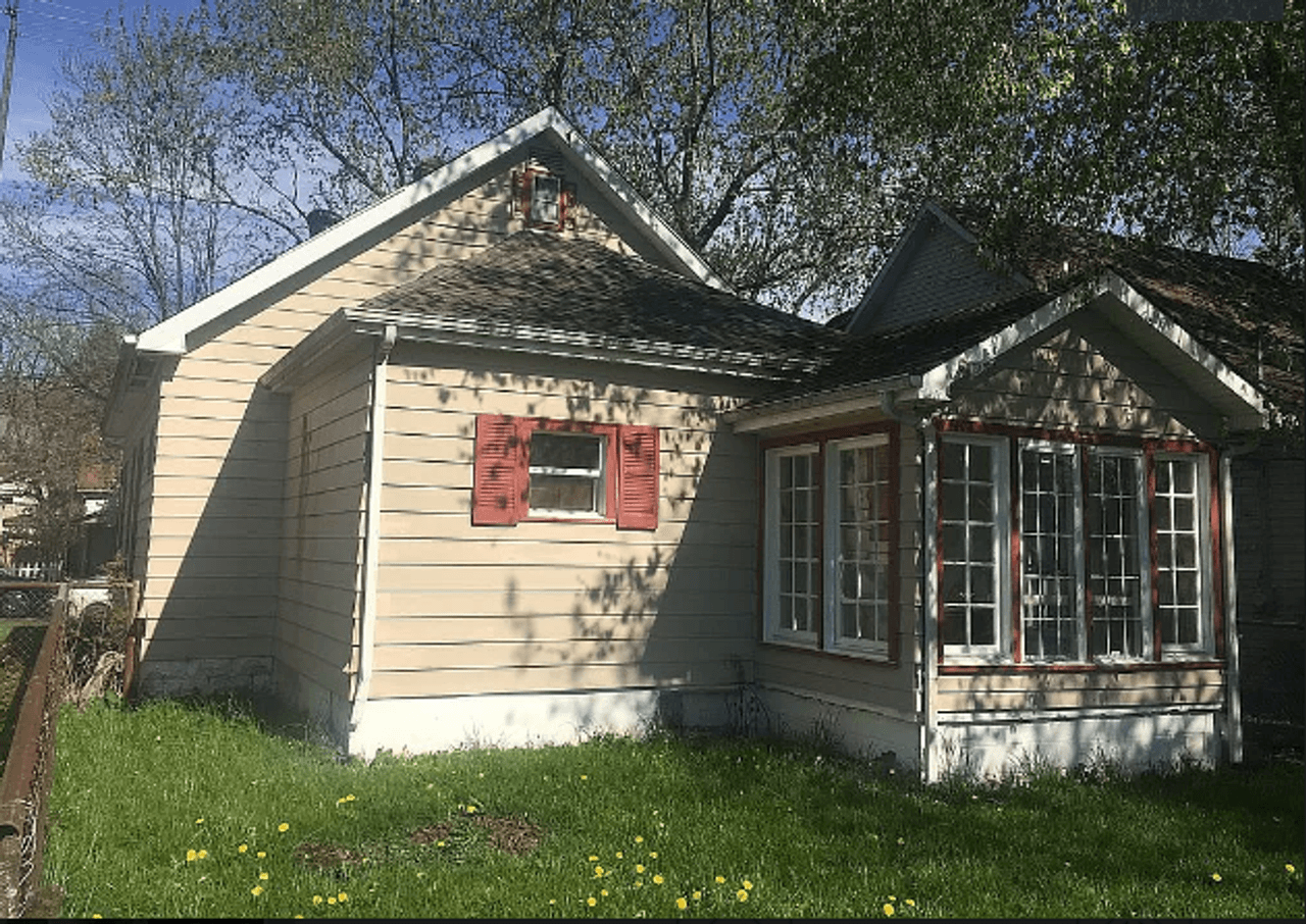 listing, photo 1