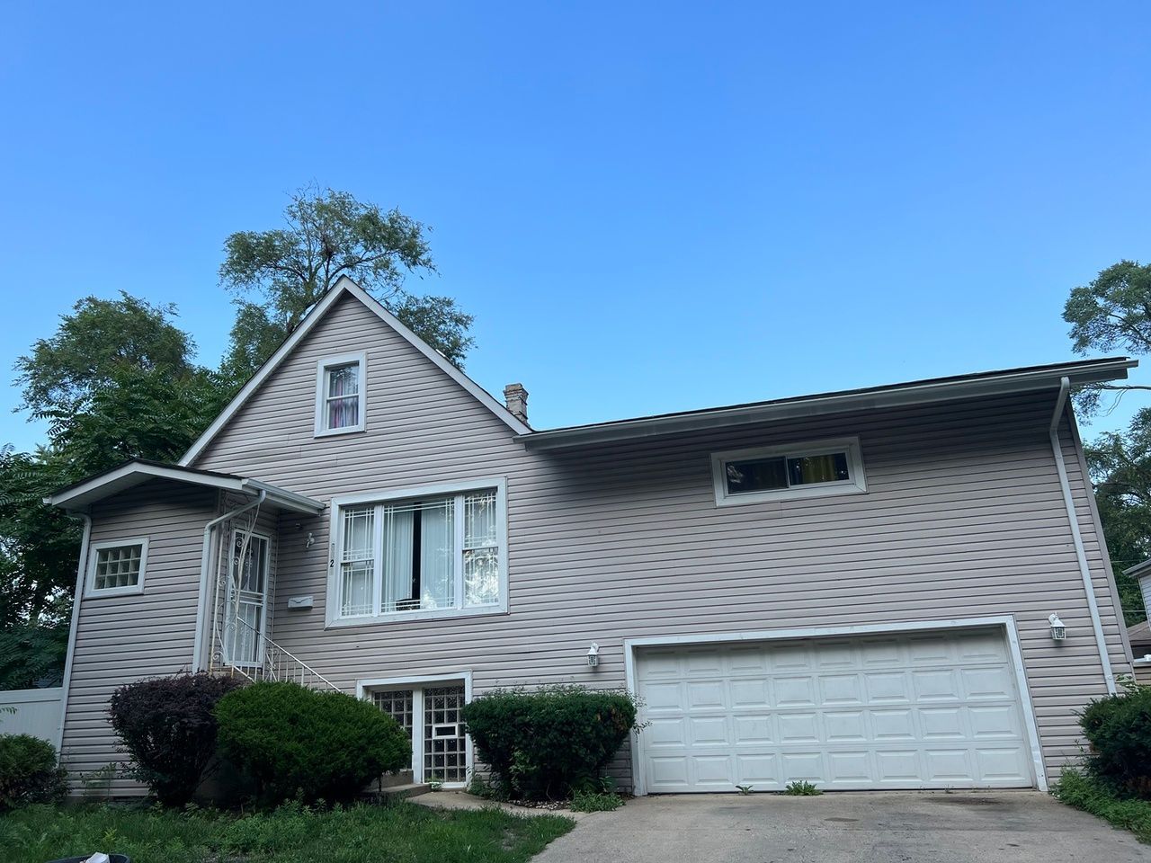 listing, photo 1