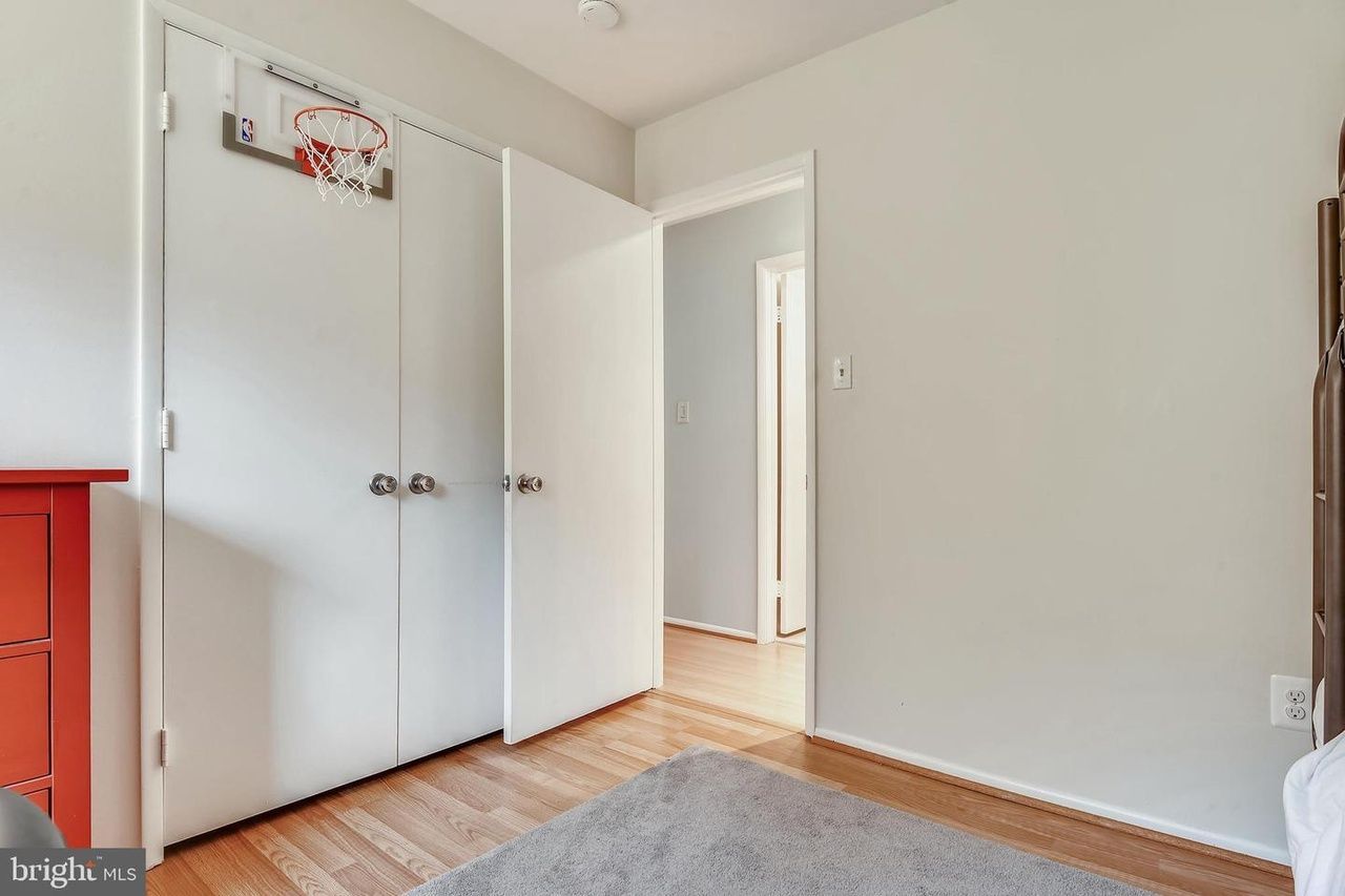 listing, photo 1