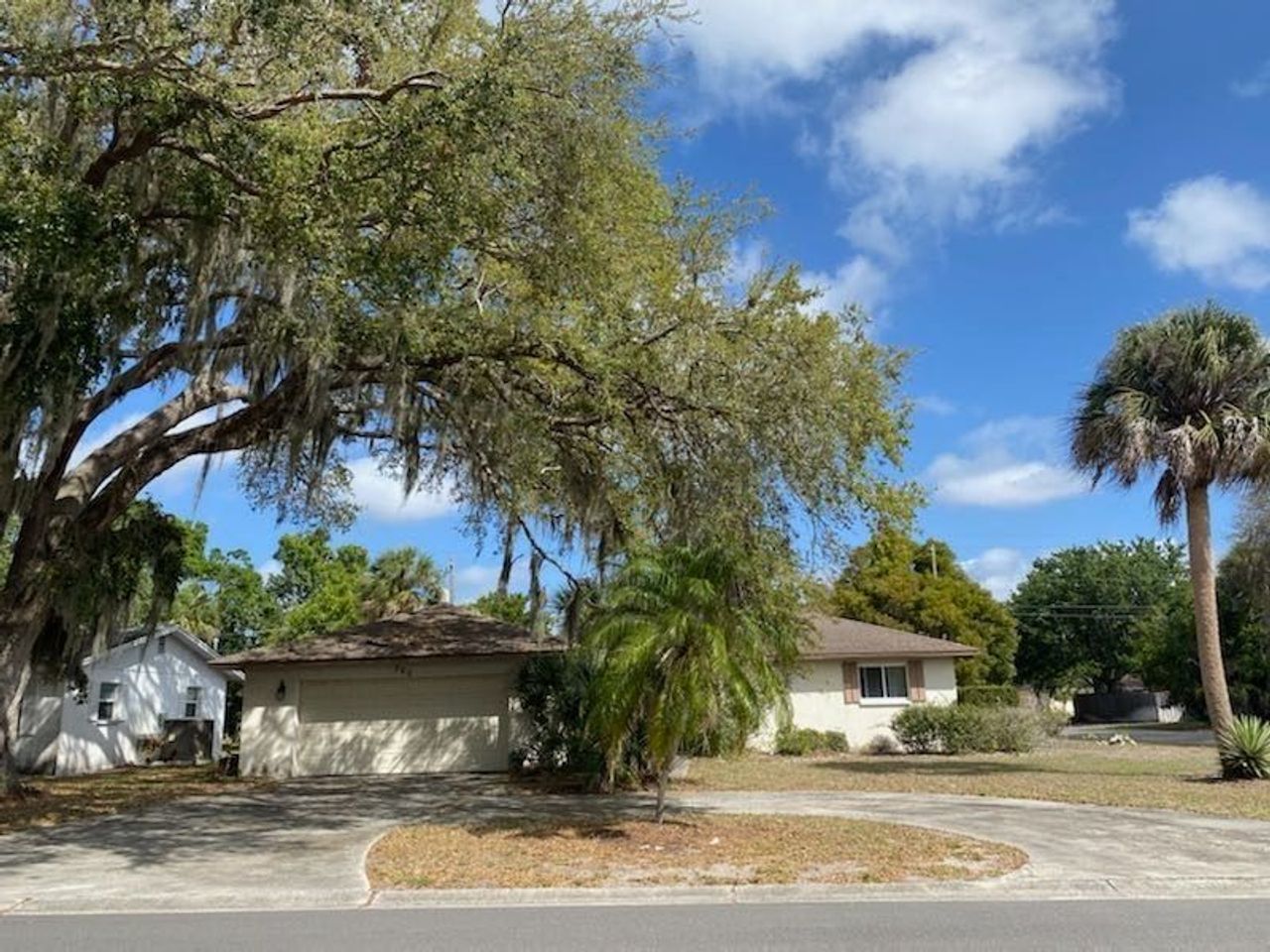 listing, photo 1