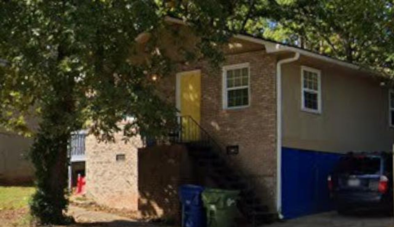 listing, photo 1