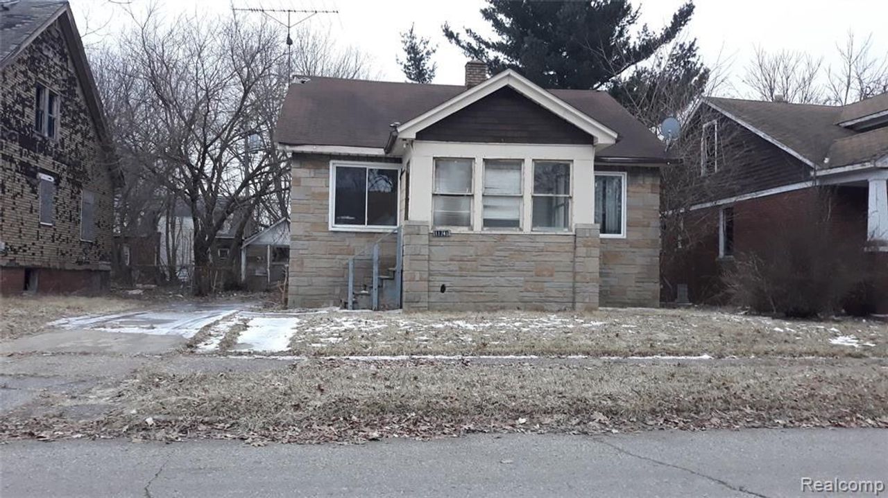 listing, photo 1