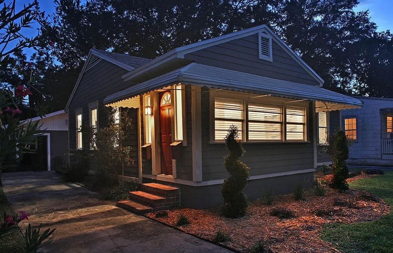 listing, photo 1