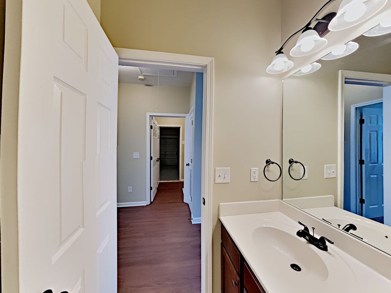 listing, photo 1