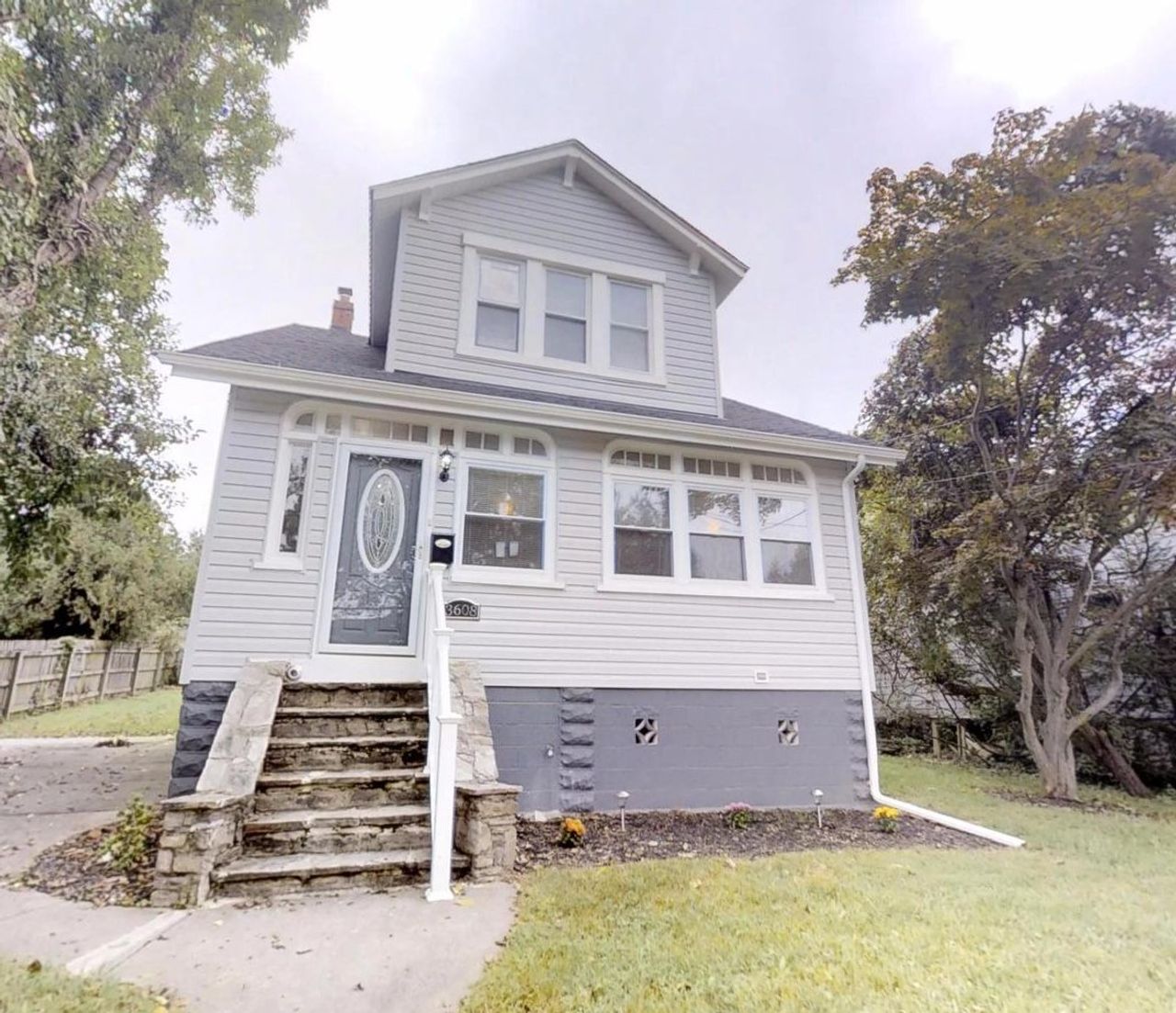 listing, photo 1